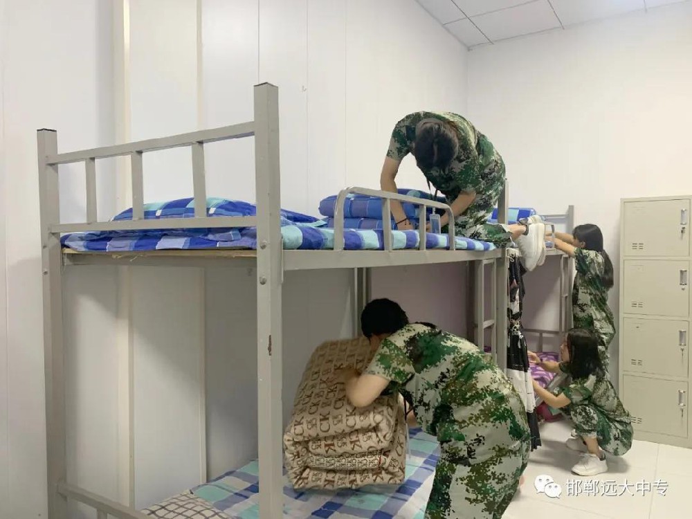 軍訓進行時丨“豆腐塊”向您報到！